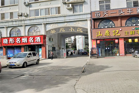佛山中学政务大厅附近财富广场电梯简装两室两厅